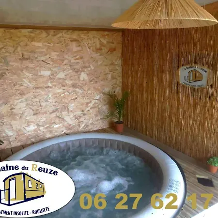 Roulotte Et Jacuzzi De Rachel Au Domaine Du Reuze Villa Winnezeele Exterior photo